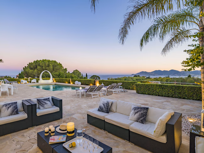 Villa Contemporaine avec Vue Panoramique sur la Mer à Cannes