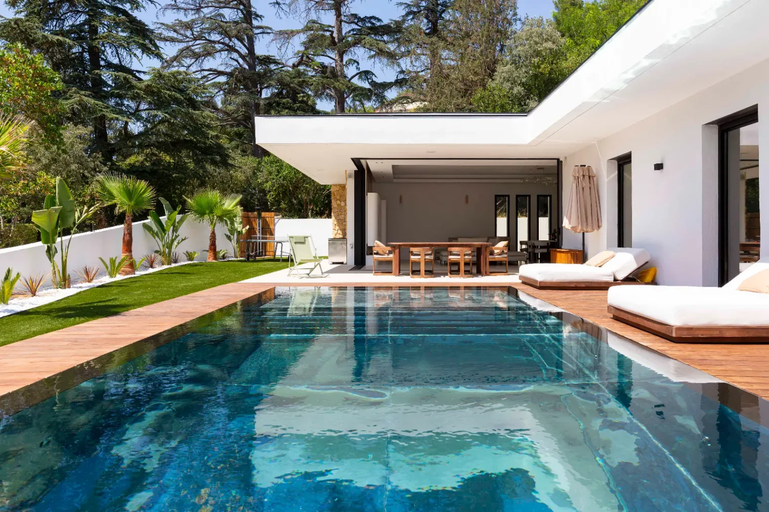 Villa d'architecte contemporaine avec piscine miroir – Marseille