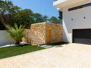 Contemporary Architect-Designed Villa with Mirror Pool – Marseille