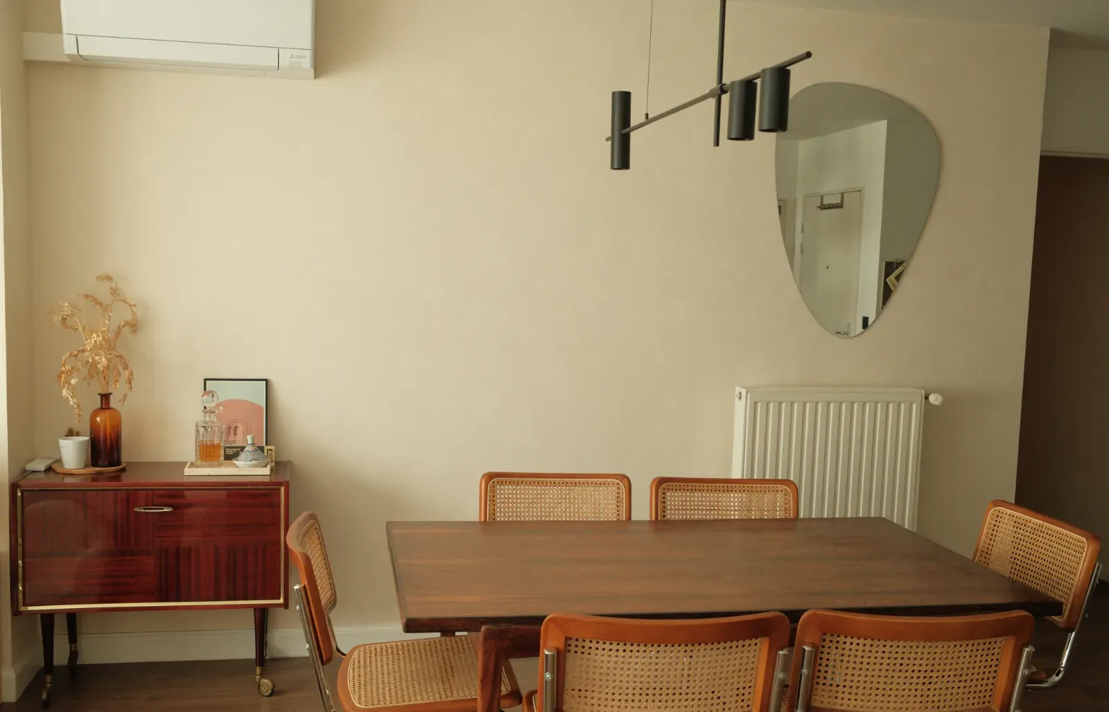 Minimalist Vintage Apartment in Bordeaux for Photo Shoots & Events