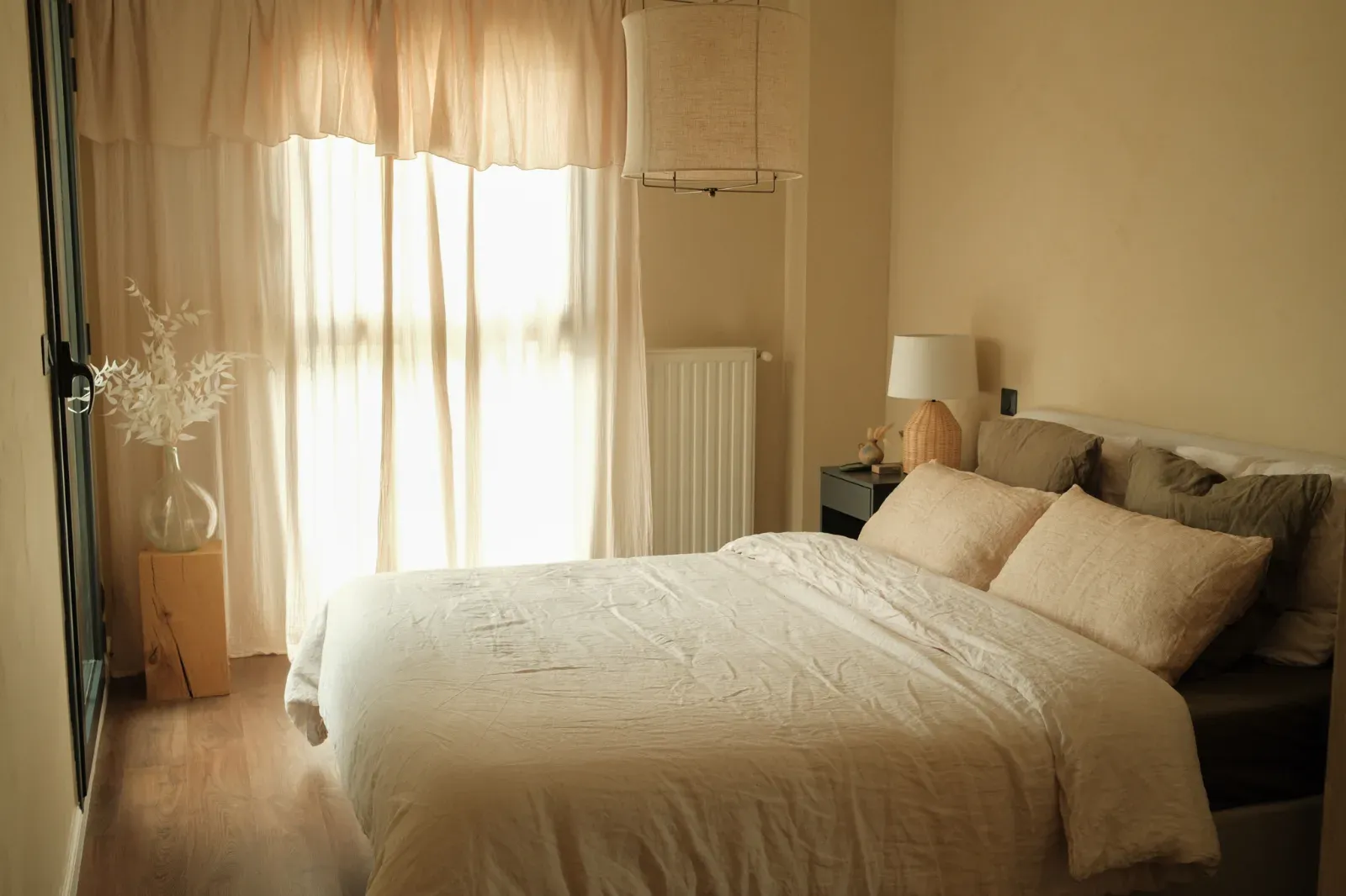 Minimalist Vintage Apartment in Bordeaux for Photo Shoots & Events