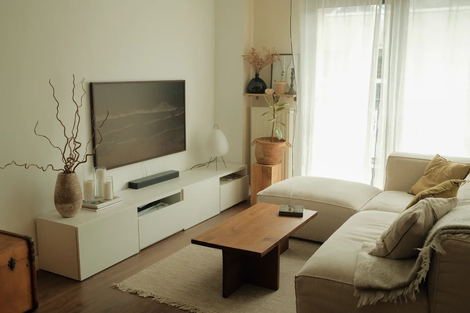 Minimalist Vintage Apartment in Bordeaux for Photo Shoots & Events
