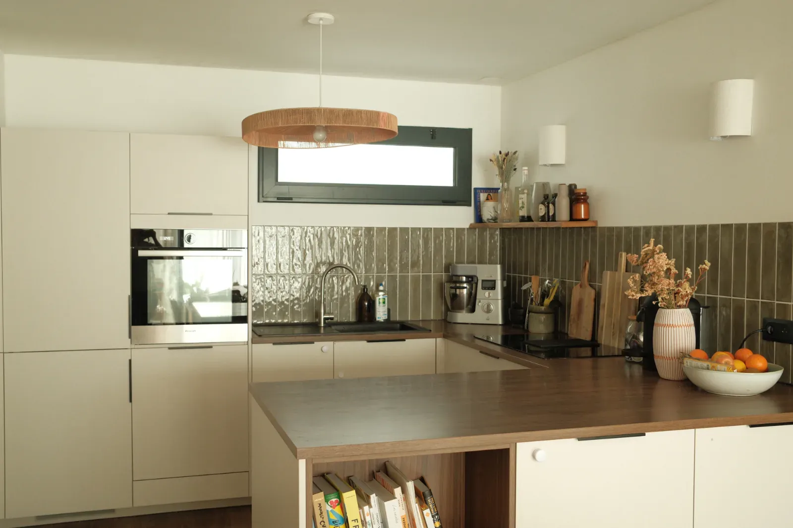 Minimalist Vintage Apartment in Bordeaux for Photo Shoots & Events