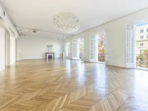 Elegant 500 m² Business Event Flat in Paris 8th