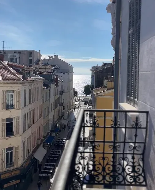 3-Bedroom Apartment with Lift in Cannes