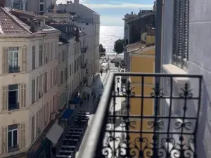 3-Bedroom Apartment with Lift in Cannes
