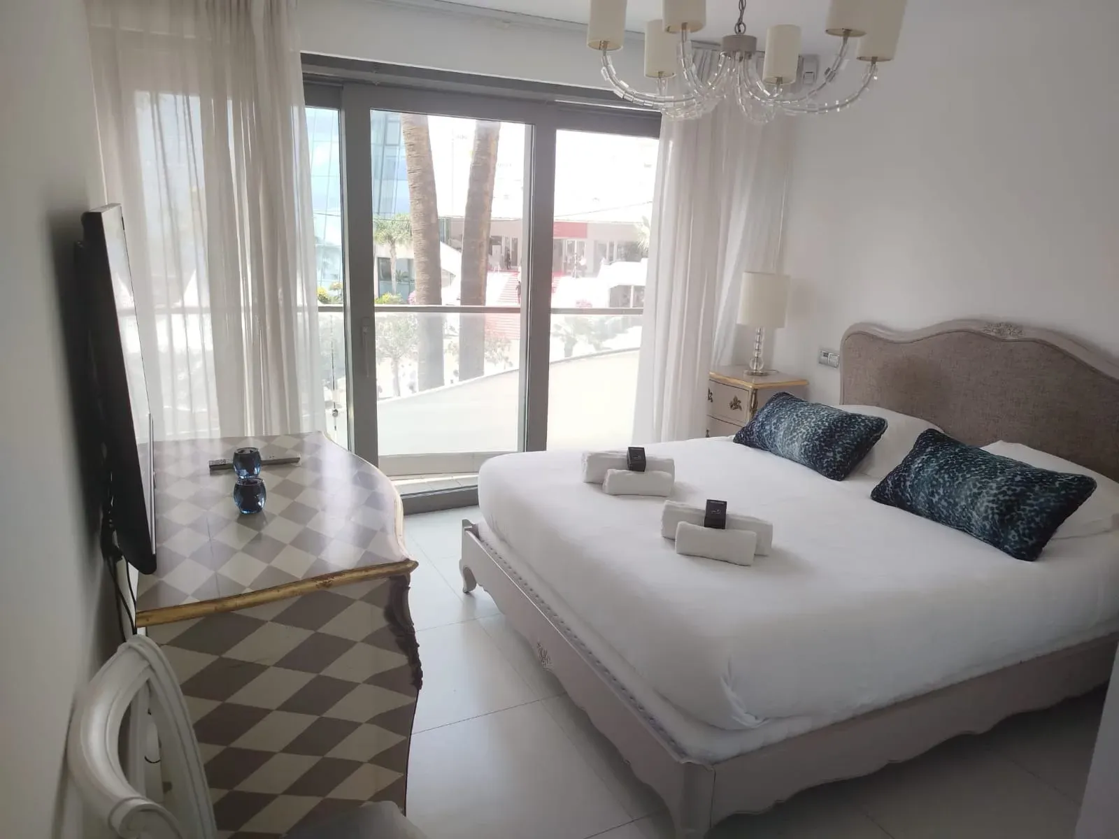 Charming 2-Bedroom Apartment on La Croisette - Cannes