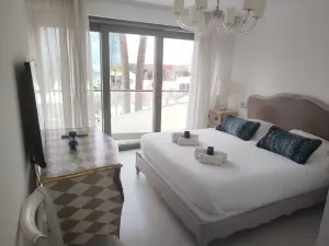 Charming 2-Bedroom Apartment on La Croisette - Cannes