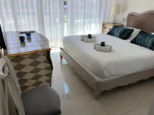 Charming 2-Bedroom Apartment on La Croisette - Cannes