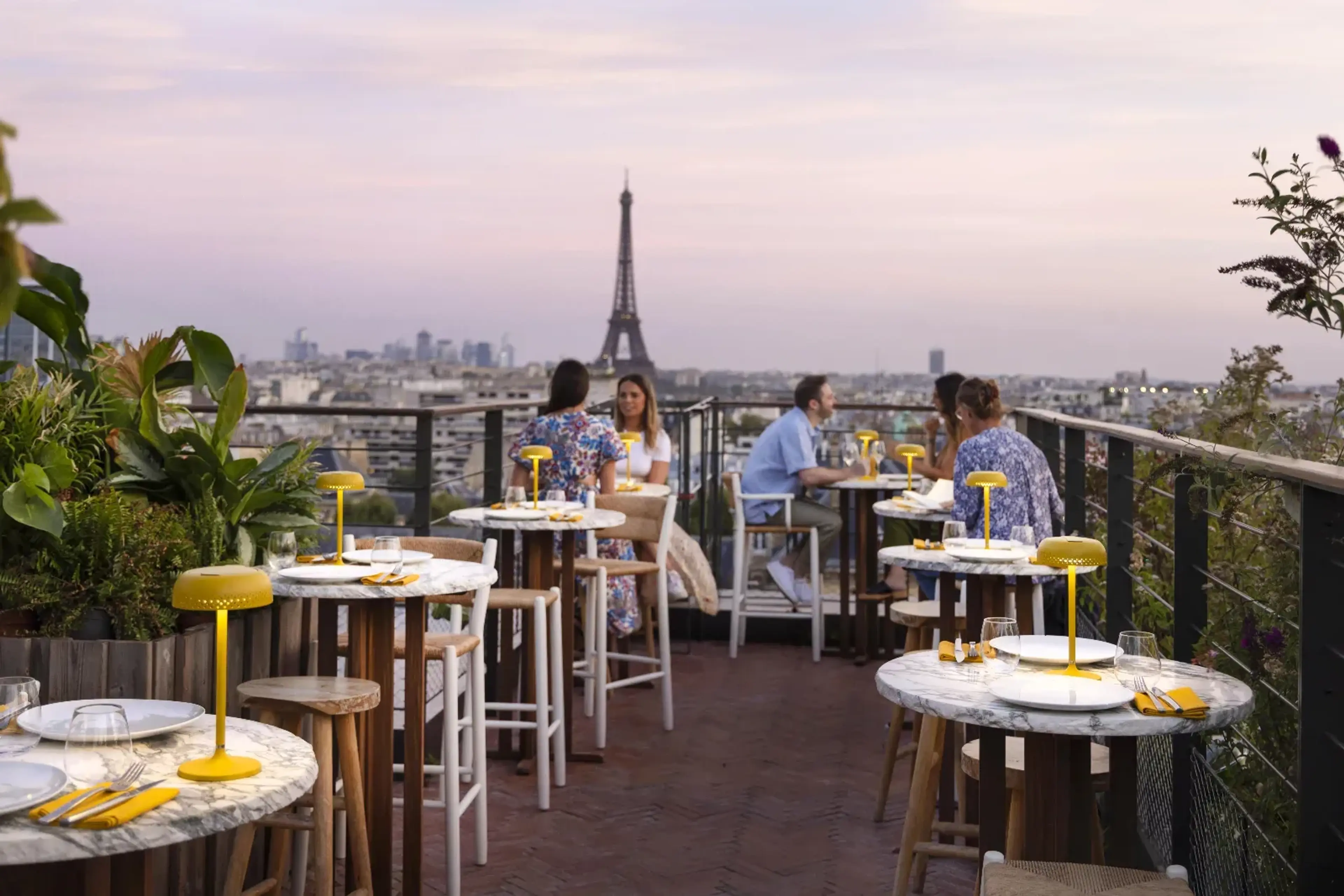 Rooftop vue tour Eiffel (de mai à septembre)