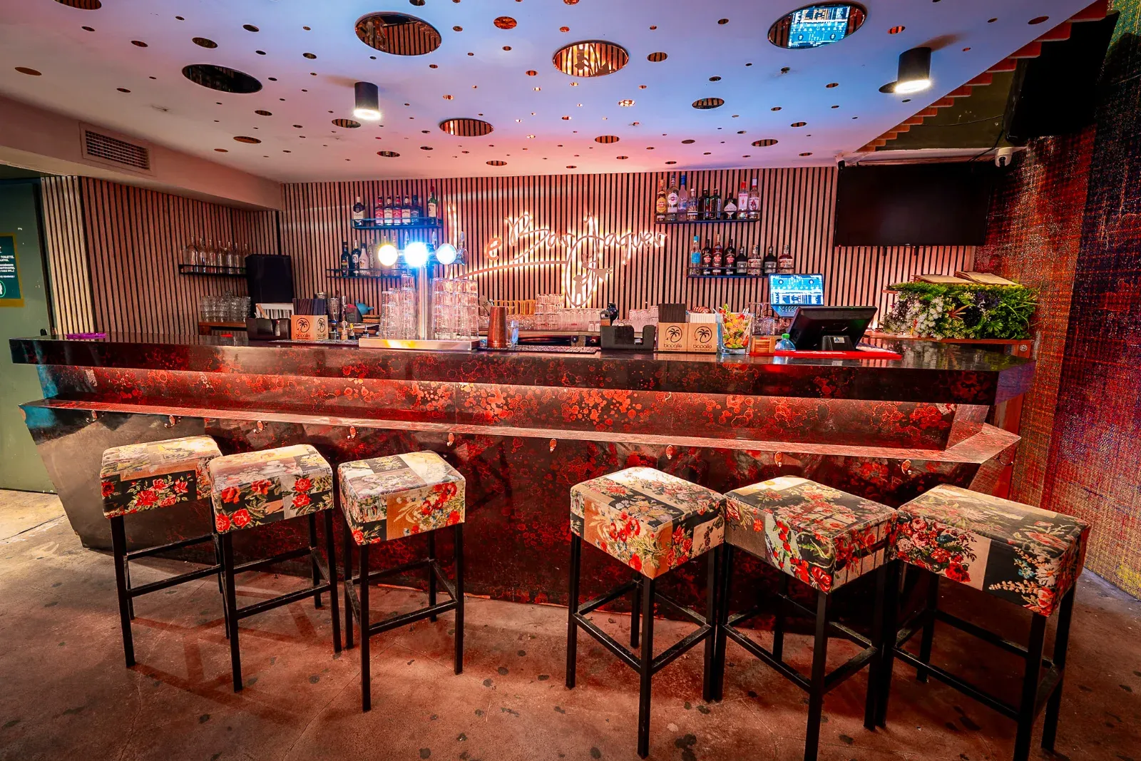 Bar à Tapas Animé à Marseille pour Événements Privés