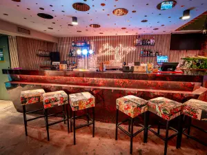 Bar à Tapas Animé à Marseille pour Événements Privés