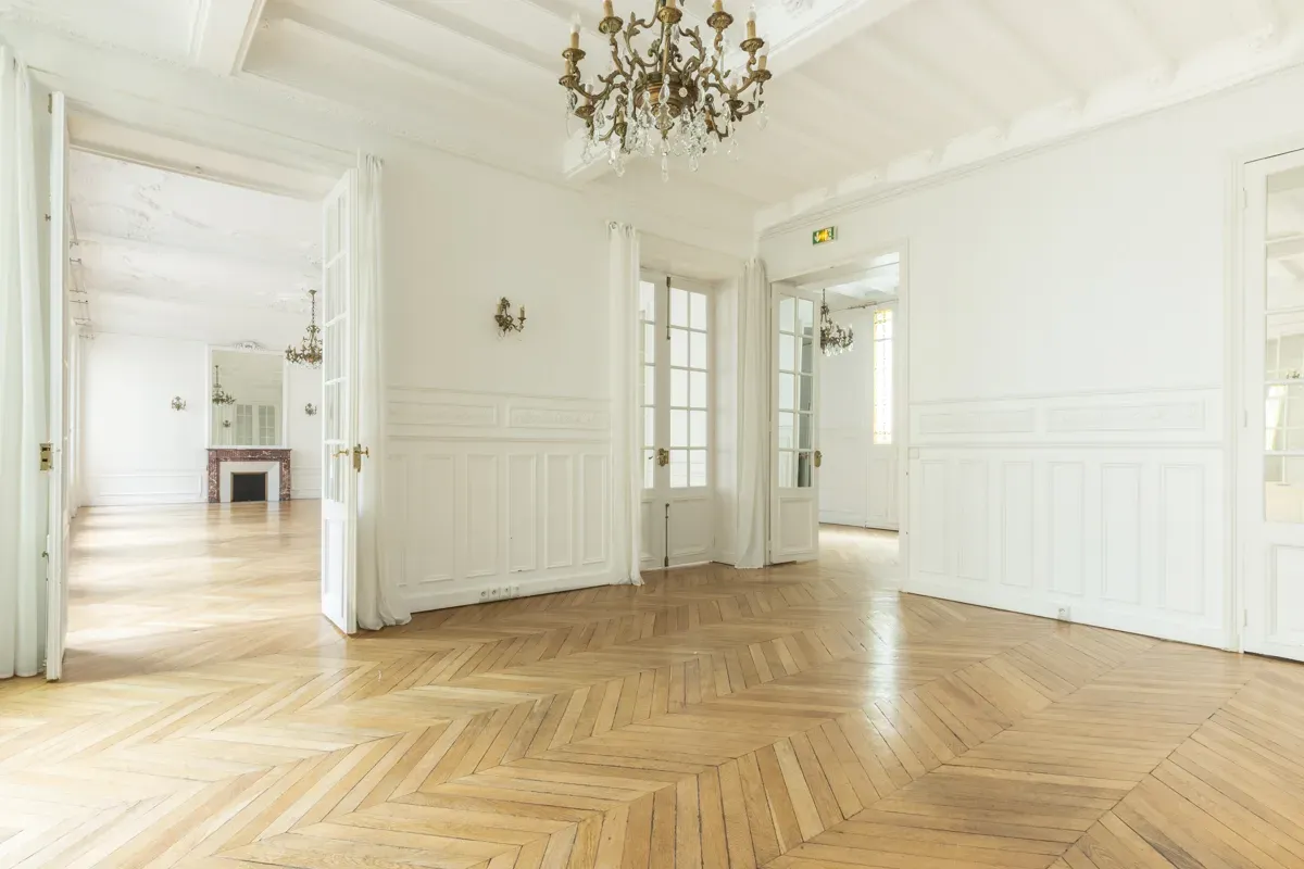 Suite élégante pour événements professionnels Paris 8e