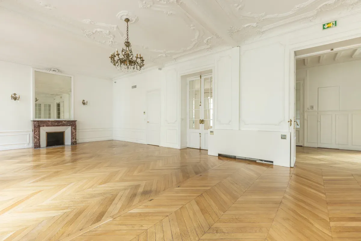 Suite élégante pour événements professionnels Paris 8e