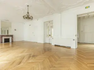 Elegant Business Suite in Paris 8th Arrondissement
