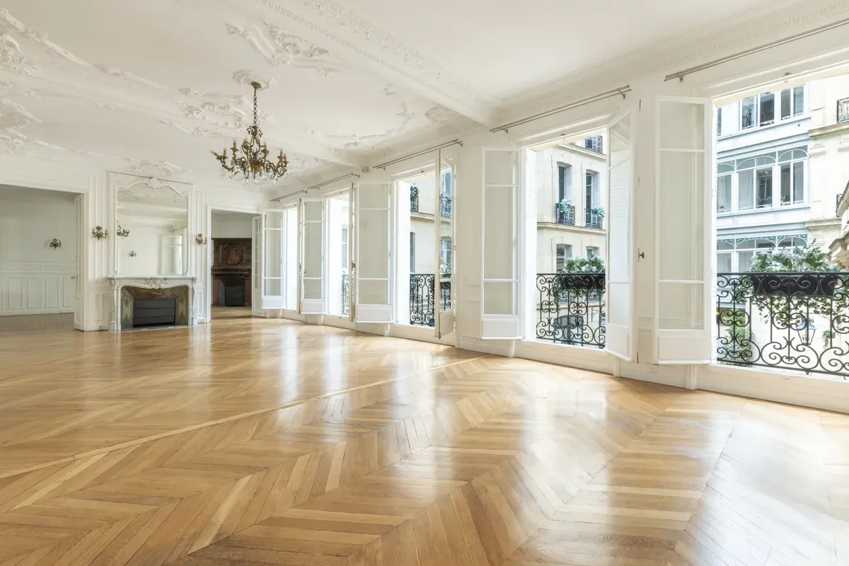 Suite élégante pour événements professionnels Paris 8e
