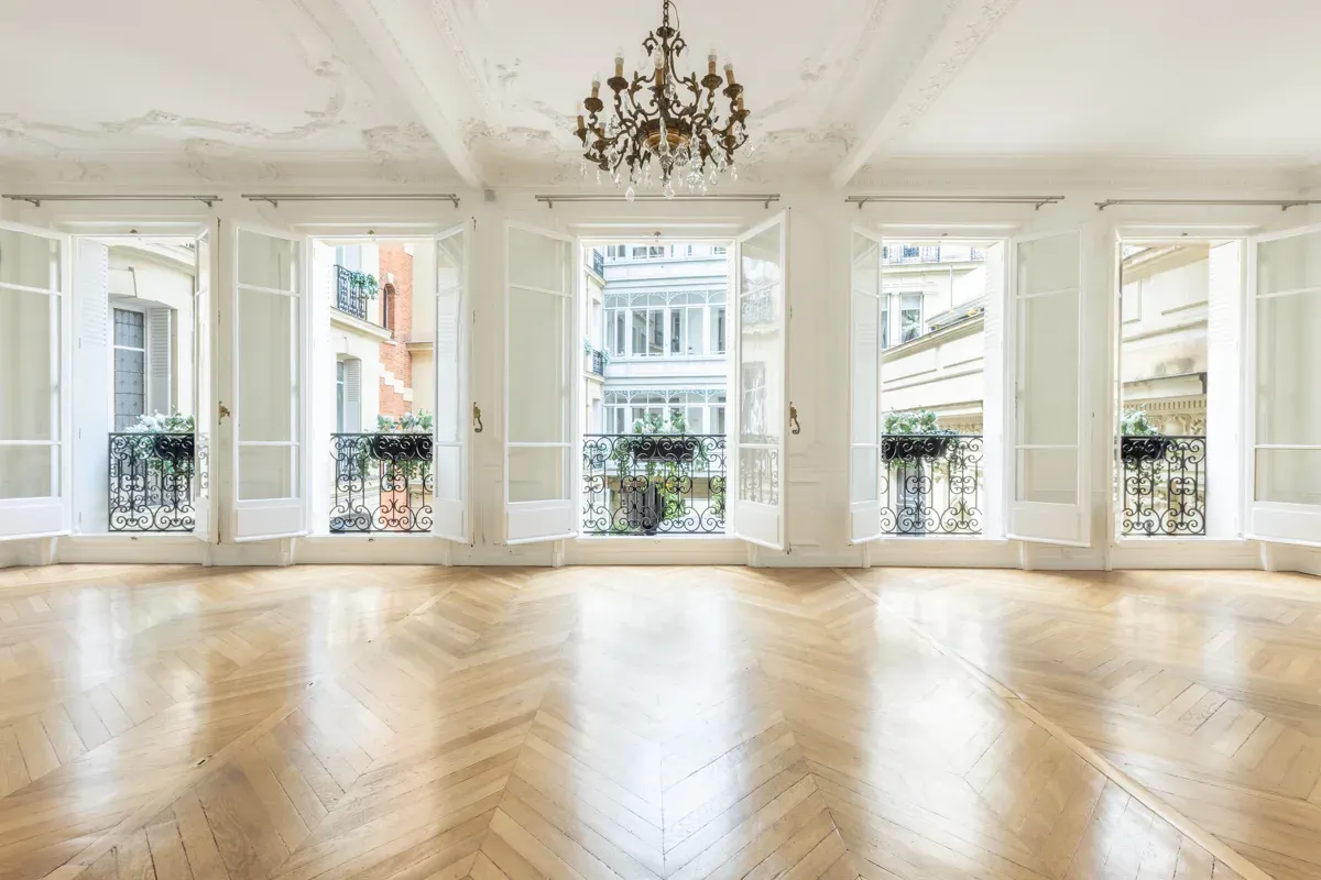 Suite élégante pour événements professionnels Paris 8e