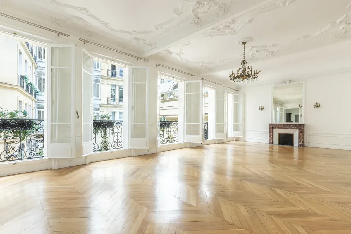 Suite élégante pour événements professionnels Paris 8e
