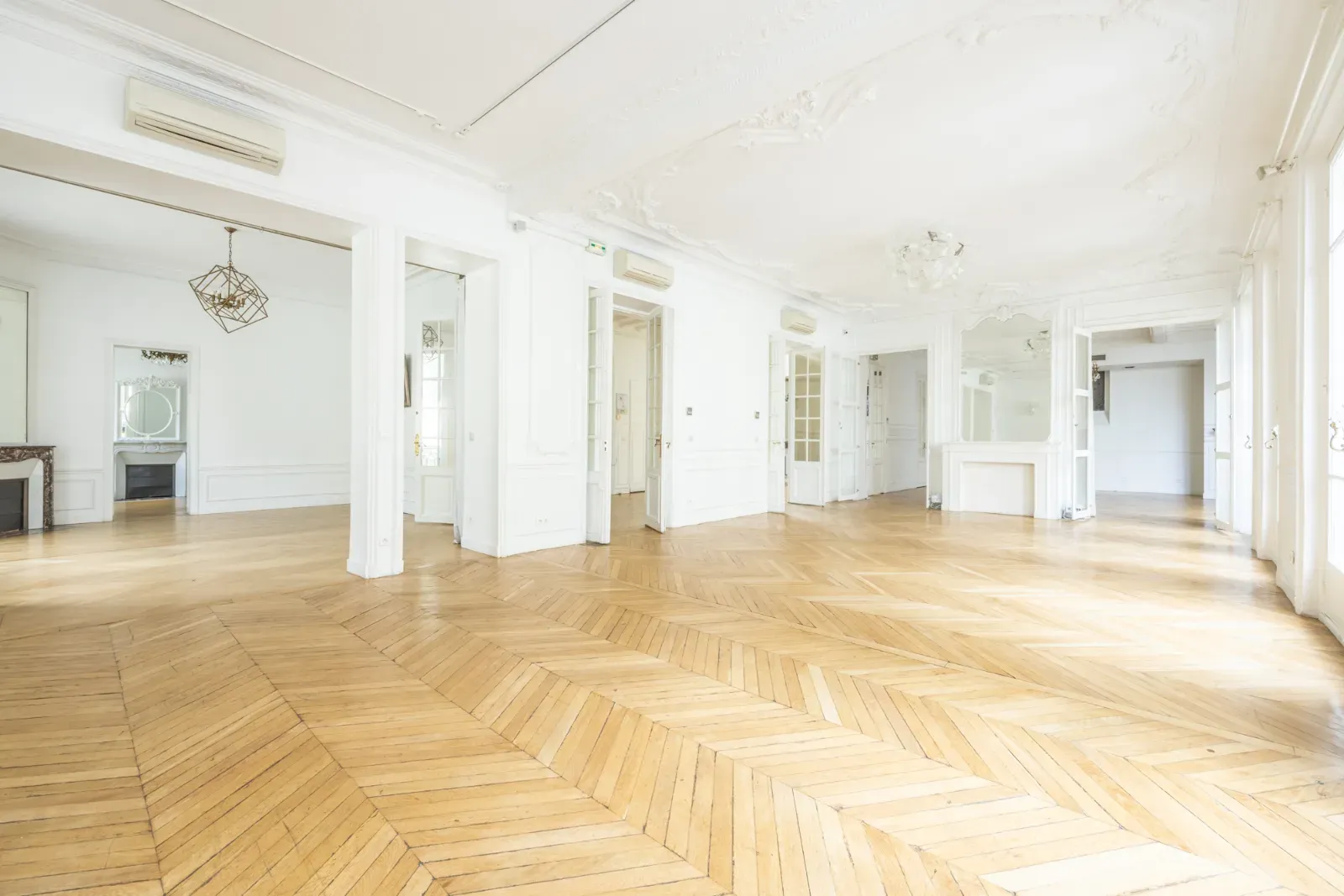 Appartement élégant de 350 m² pour événements professionnels dans le 8e