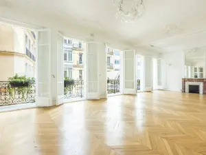 Appartement élégant de 350 m² pour événements professionnels dans le 8e
