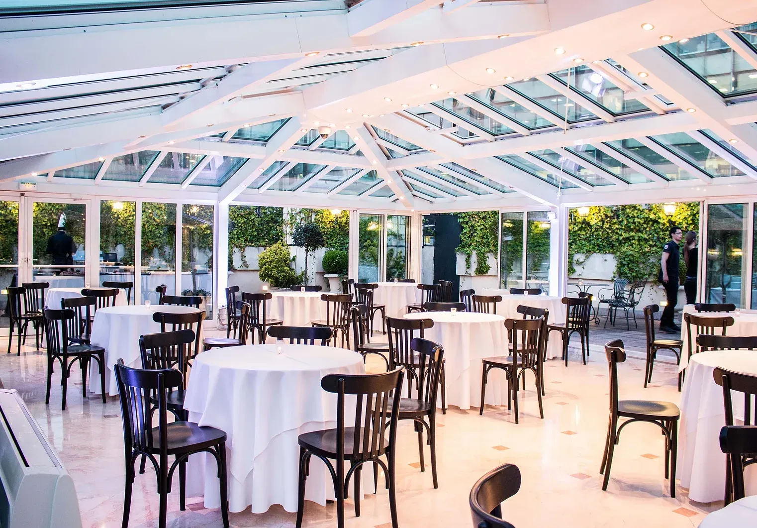 Terrasse Élégante Paris 8e pour Événements d'Entreprise