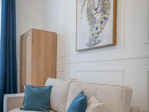 Charming 2-Bedroom Apartment in Cannes for Events