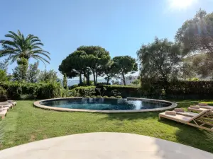 Belle Époque Villa with Panoramic Sea Views in Cap d'Antibes