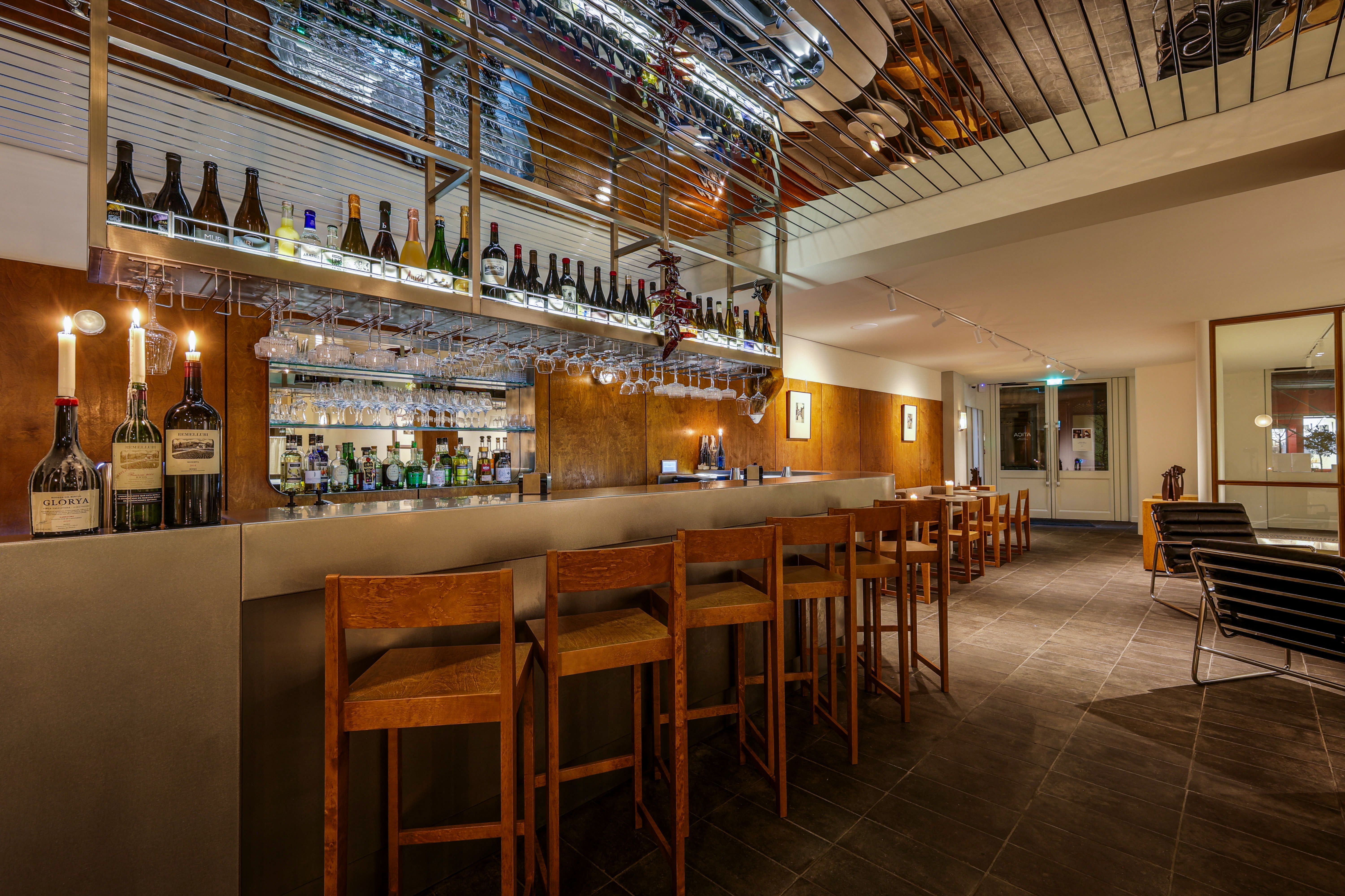 Bespoke Event Bar in Paris | Intimate Venue for Cocktails & Exhibitions