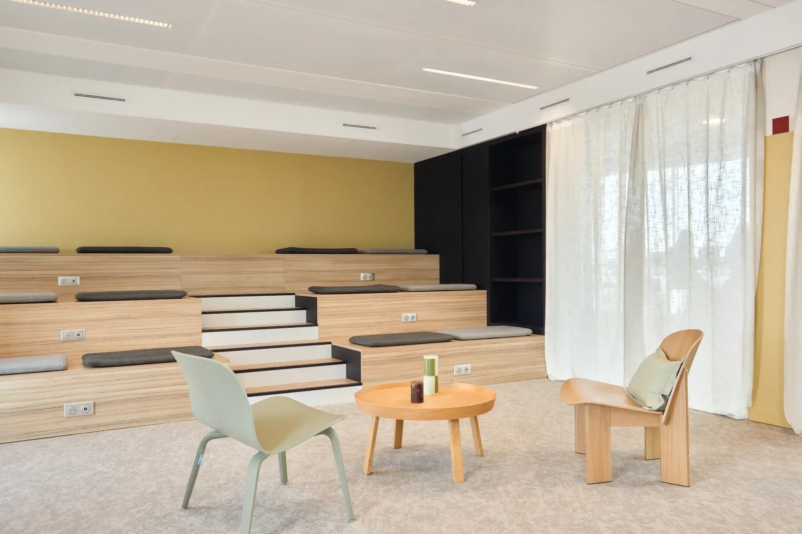 Modern Event Space with Rooftop Near Paris