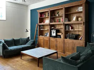 Ideas Lounge – Premium Meeting & Event Space