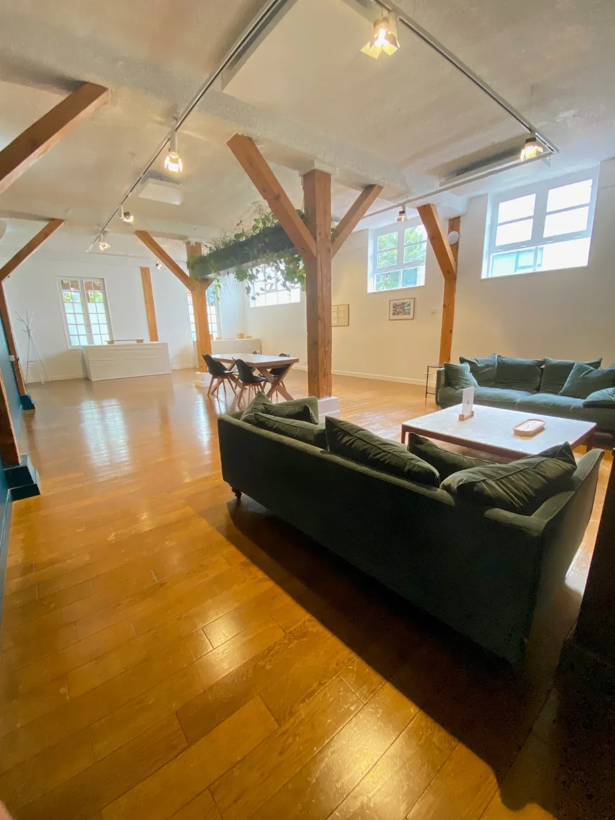 Ideas Lounge – Premium Meeting & Event Space