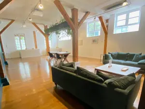 Ideas Lounge – Premium Meeting & Event Space