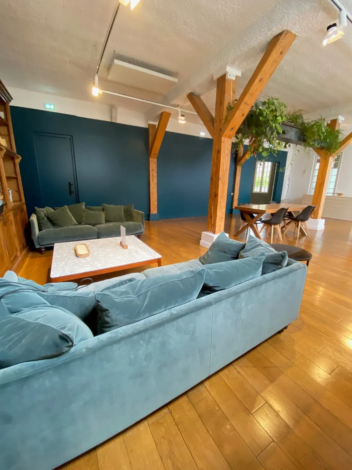 Ideas Lounge – Premium Meeting & Event Space