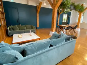 Ideas Lounge – Premium Meeting & Event Space