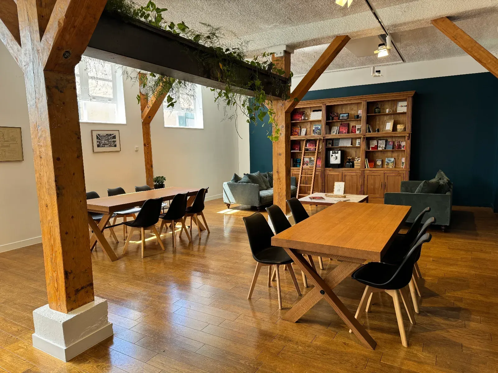 Ideas Lounge – Premium Meeting & Event Space