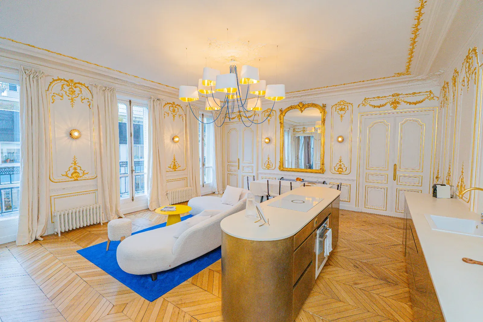 Appartement Haussmannien Parisien au Décor Rococo