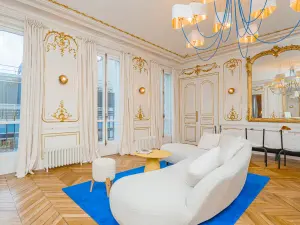 Appartement Haussmannien Parisien au Décor Rococo