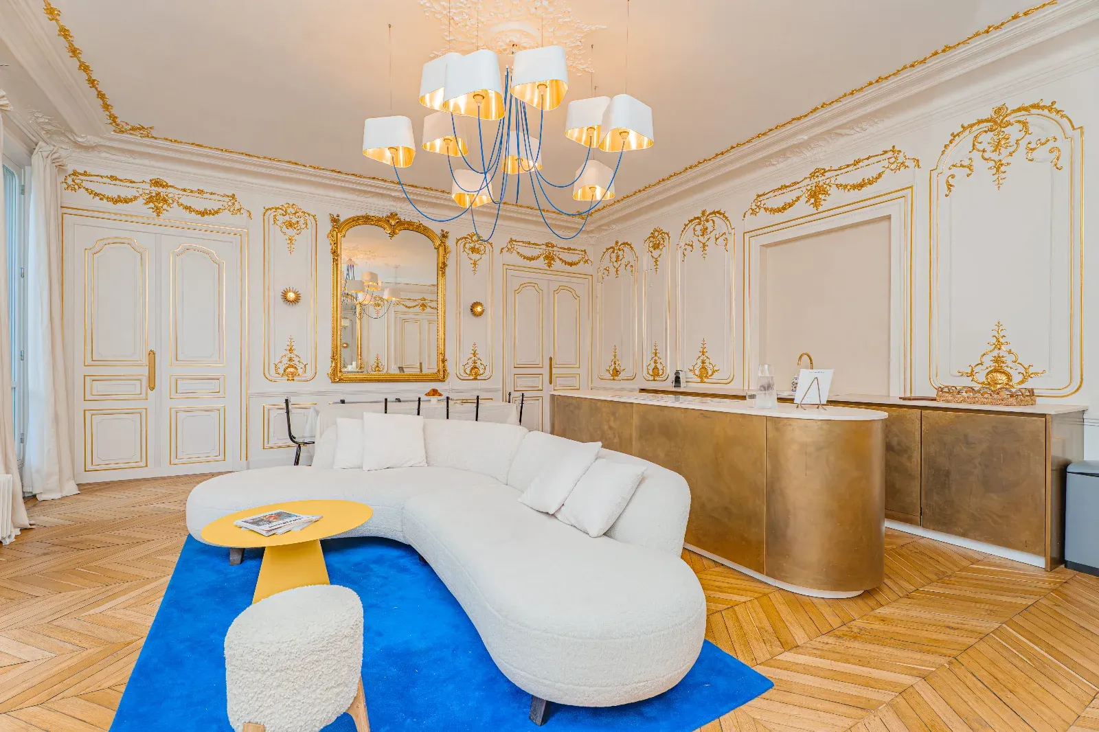 Appartement Haussmannien Parisien au Décor Rococo