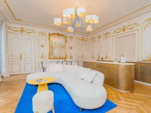 Appartement Haussmannien Parisien au Décor Rococo