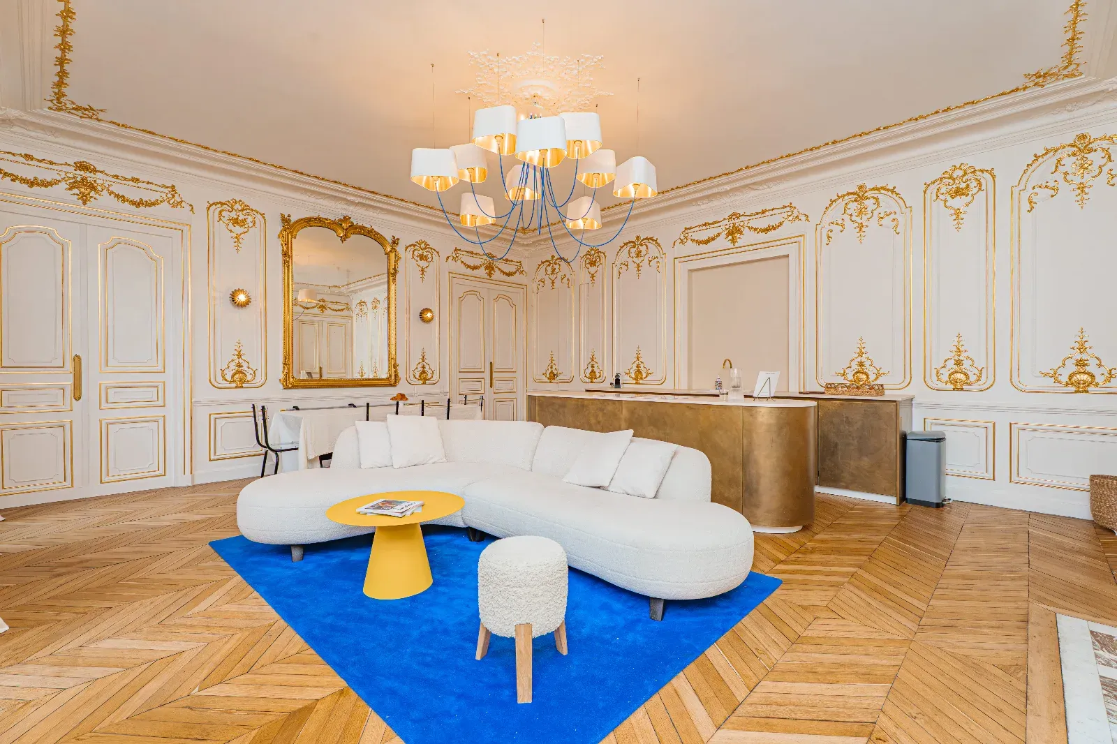Appartement Haussmannien Parisien au Décor Rococo