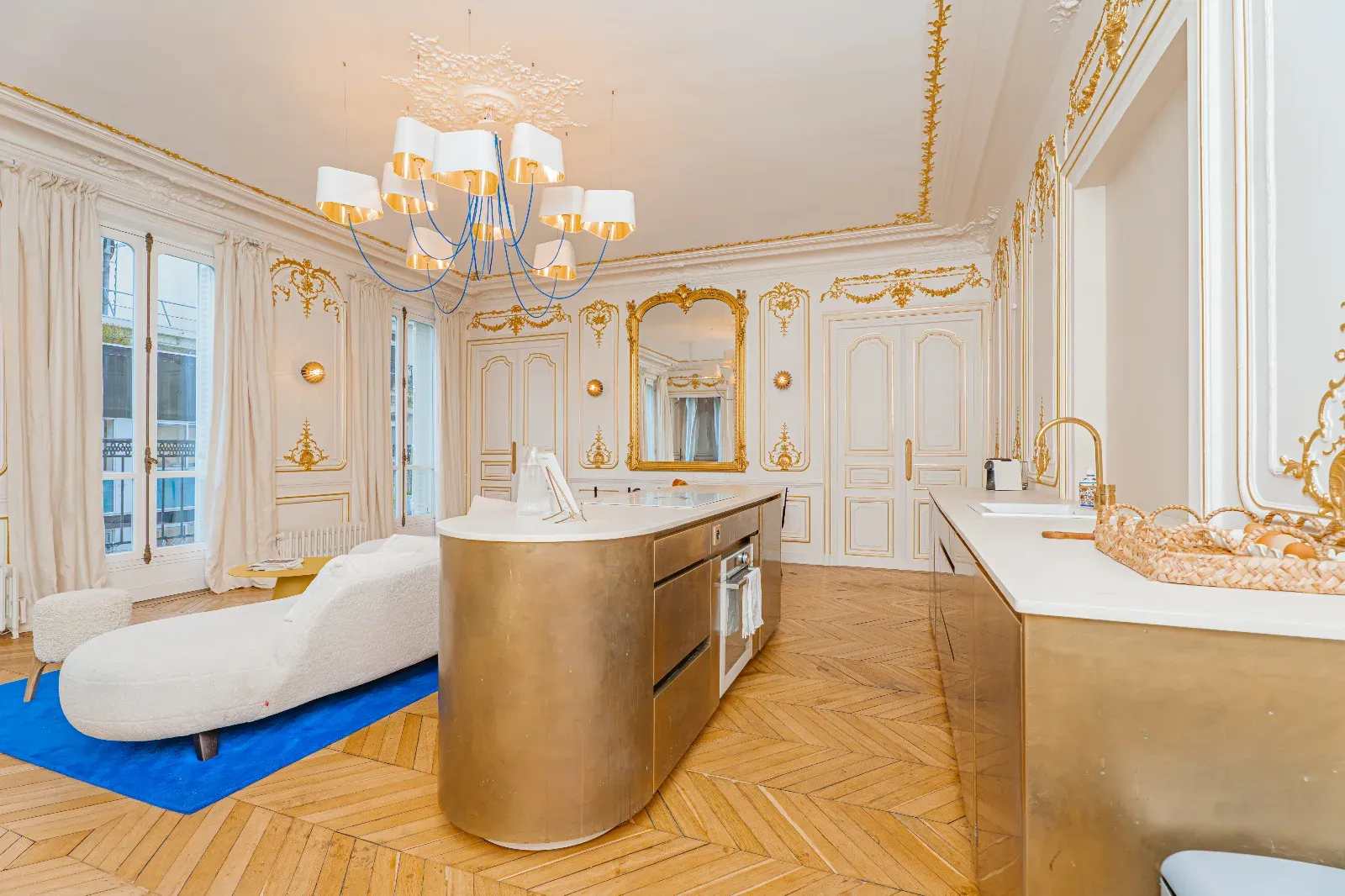 Appartement Haussmannien Parisien au Décor Rococo