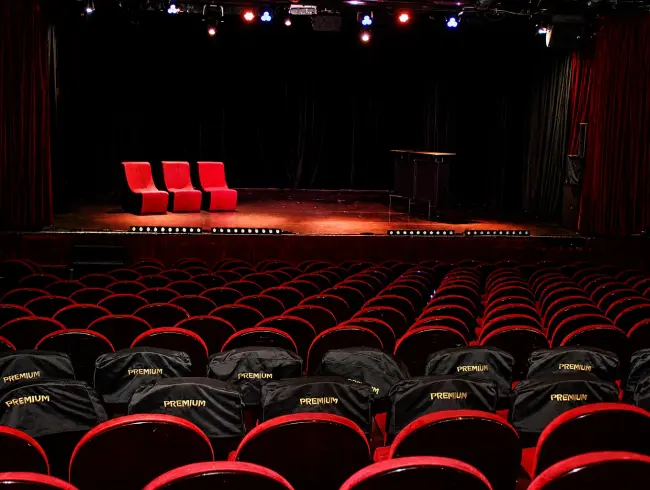 299-Seat Auditorium in Paris for Corporate Events