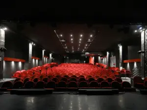 299-Seat Auditorium in Paris for Corporate Events