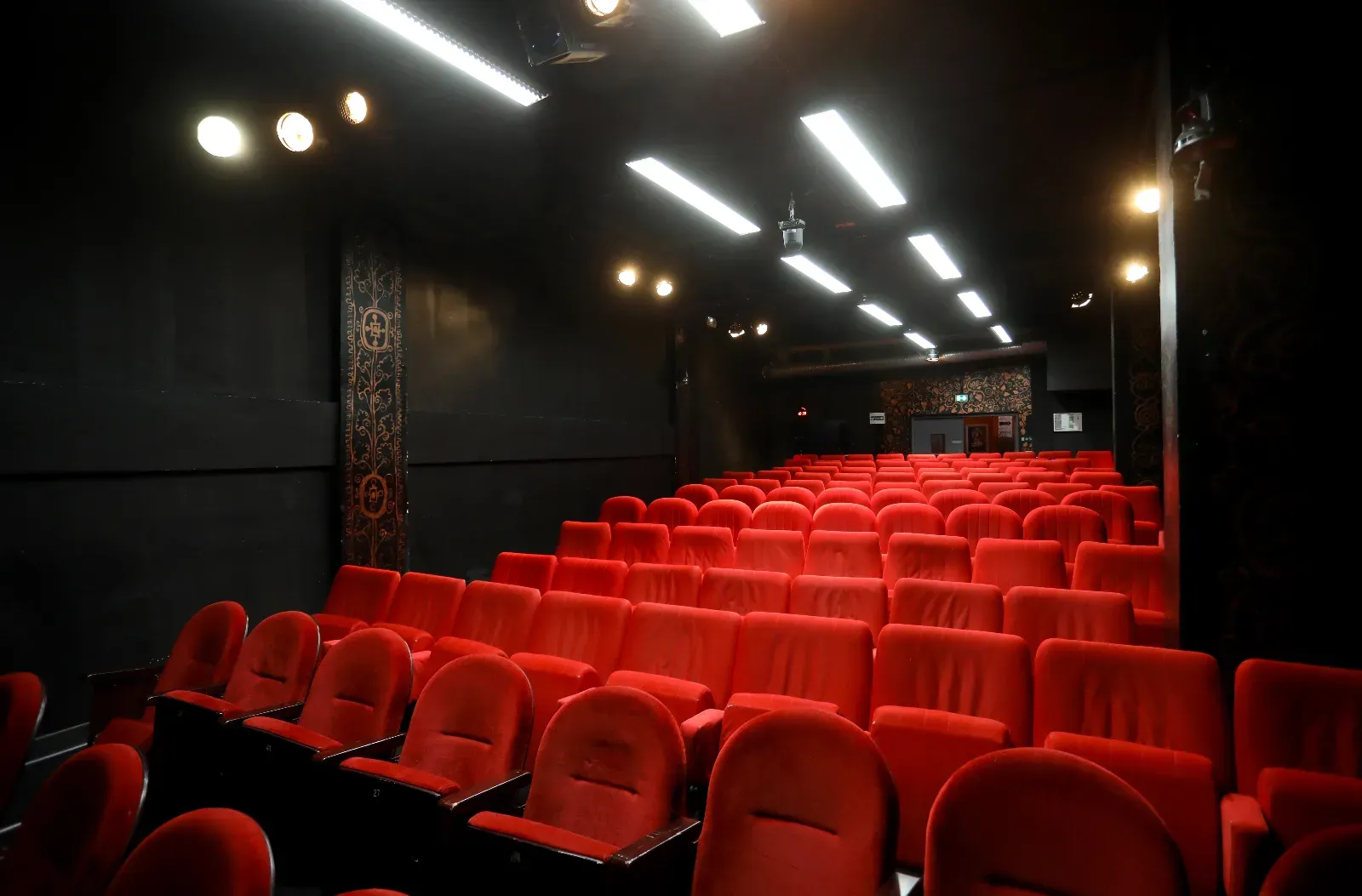 118-Seat Auditorium in the Heart of Paris