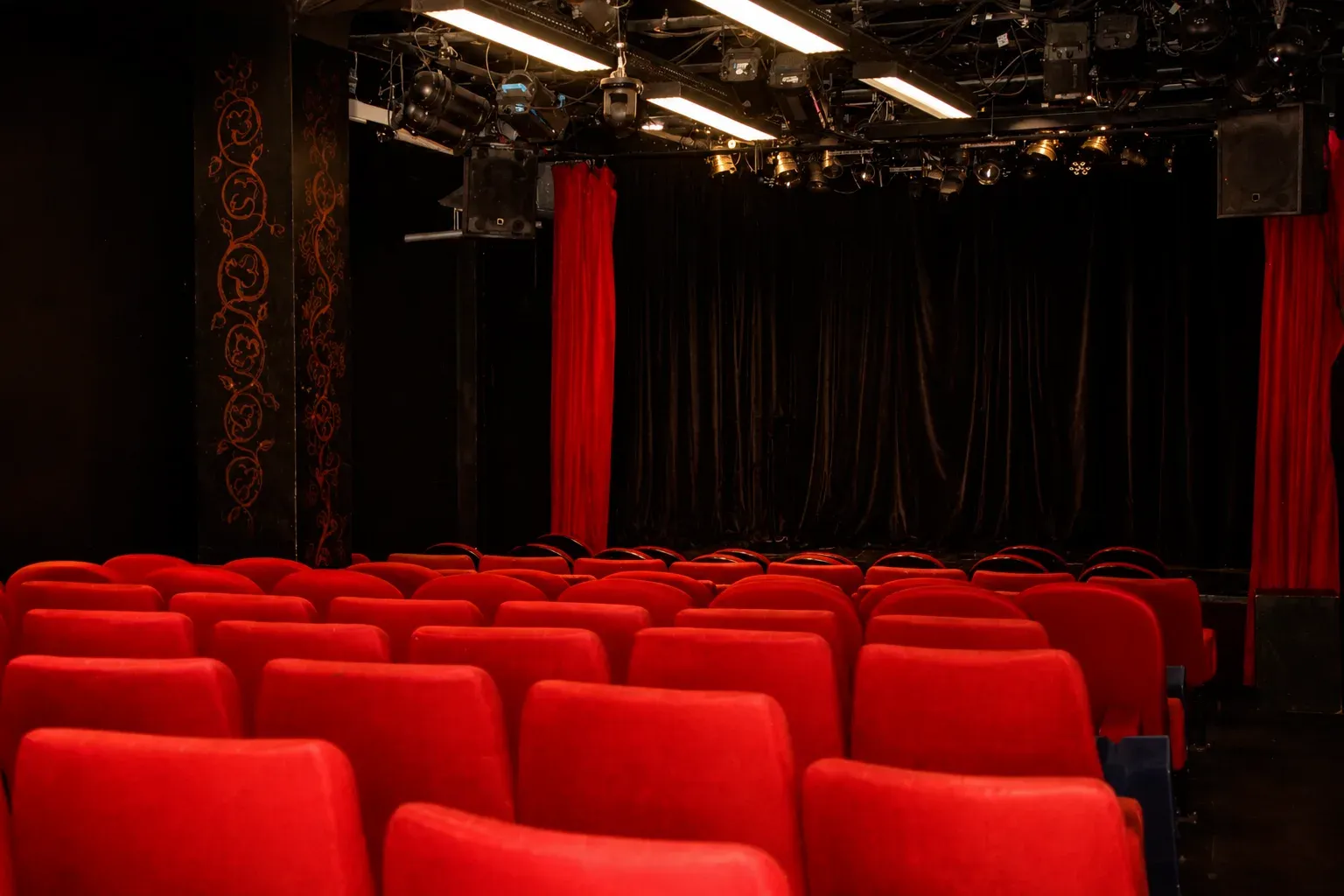 118-Seat Auditorium in the Heart of Paris