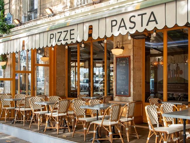 Le Bistro Parisien – Cuisine française emblématique Place de l'Hôtel de Ville