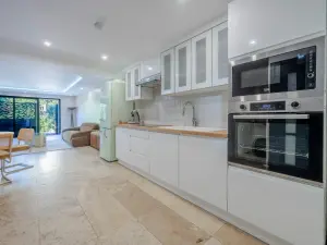 Villa contemporaine au bord de la Marne avec ponton privé à Joinville-le-Pont