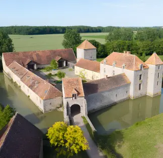 Domaine de Ferme Fortifiée pour Séminaires & Retraites près de Paris