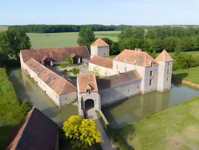 Domaine de Ferme Fortifiée pour Séminaires & Retraites près de Paris