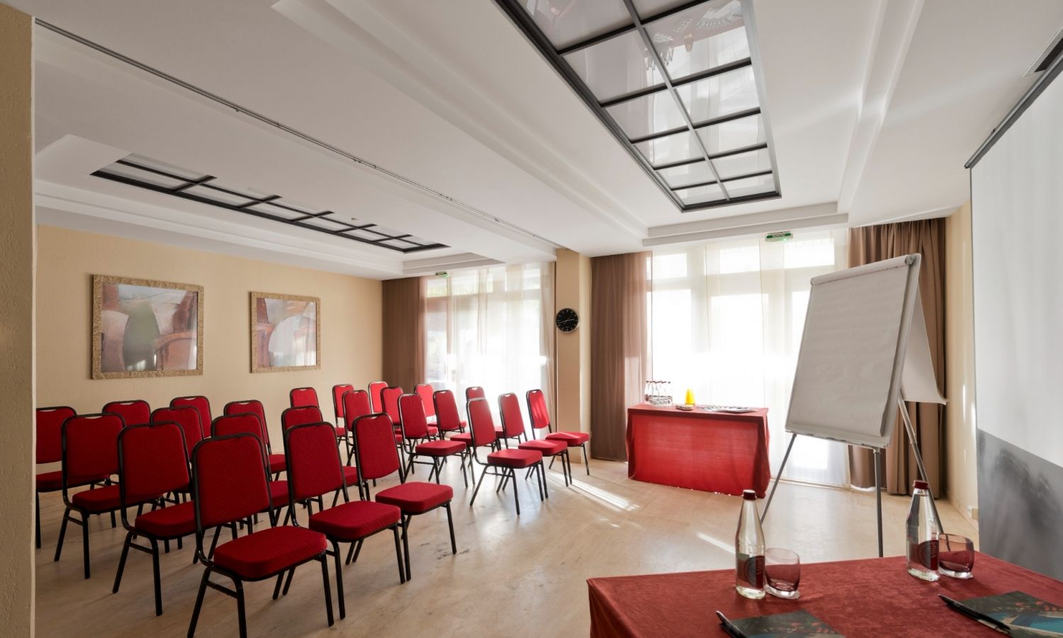 Professional Meeting Space 2 Minutes from the Croisette in Cannes